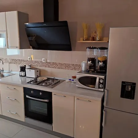 Lea-stella Apartment *